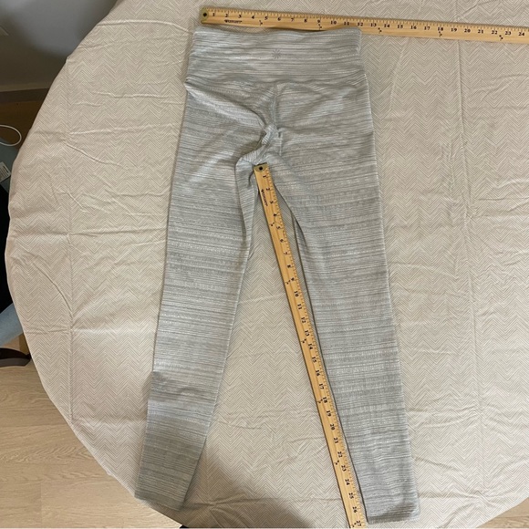 Athleta Leggings Heather Grey Textured Size Small Gently Worn Hidden WaistPocket - Picture 8 of 9